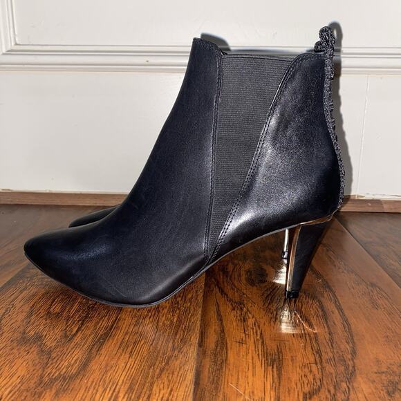 DKNY Chic Black Leather Alani Booties Sz 8 Pointed Toe Stilleto Heel Sleek - Picture 4 of 11